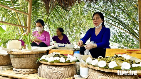 Chợ quê bên cồn Tân Thuận Đông có gì mà khiến du khách gần xa nô nức? - Ảnh 7.