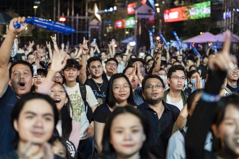 Đi nghe nhạc rock sử dụng đàn tranh, đàn bầu, sáo trúc tại đêm thứ ba Hò Dô 2024 - Ảnh 2. Đi nghe nhạc rock sử dụng đàn tranh, đàn bầu, sáo trúc tại đêm thứ ba Hò Dô 2024 - Ảnh 2.