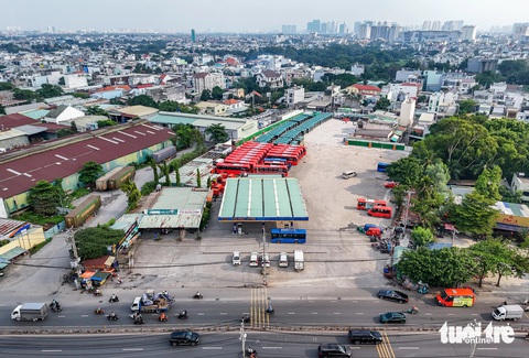 Đoàn xe buýt điện ‘cập bến’ TP.HCM, sẵn sàng chạy cùng metro số 1 - Ảnh 2.