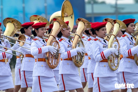 61 bóng hồng xinh đẹp khối quân nhạc dự Triển lãm quốc phòng quốc tế Việt Nam 2024 - Ảnh 1.