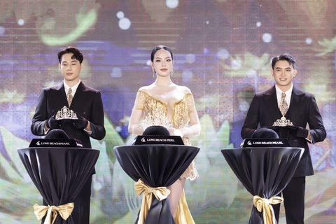 Hé lộ thiết kế phượng bào cho Hoa hậu Quốc gia Việt Nam - Ảnh 4. Hé lộ thiết kế phượng bào cho Hoa hậu Quốc gia Việt Nam - Ảnh 4.