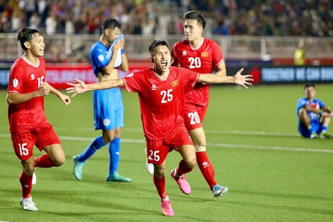 HLV Kim Sang Sik: 'Đội tuyển Việt Nam vẫn rộng cửa vào bán kết' - Ảnh 3. HLV Kim Sang Sik: 'Đội tuyển Việt Nam vẫn rộng cửa vào bán kết' - Ảnh 2.