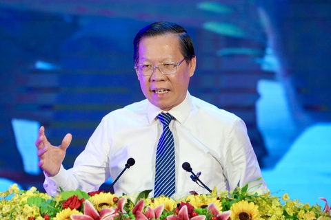 Chủ tịch UBND TP.HCM yêu cầu: đúng vai thuộc bài, trên dưới đồng lòng, không đùn đẩy vô cảm - Ảnh 1.