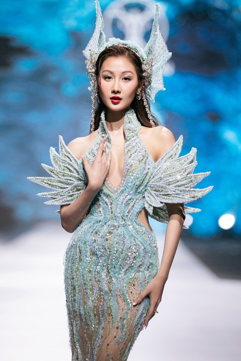 Hoa hậu Thanh Thủy, Lê Hoàng Phương, Quế Anh, Ý Nhi hội ngộ tại Vietnam Beauty Fashion Fest - Ảnh 7. Hoa hậu Thanh Thủy, Lê Hoàng Phương, Ý Nhi, Quế Anh hội ngộ tại Vietnam Beauty Fashion Fest - Ảnh 8.