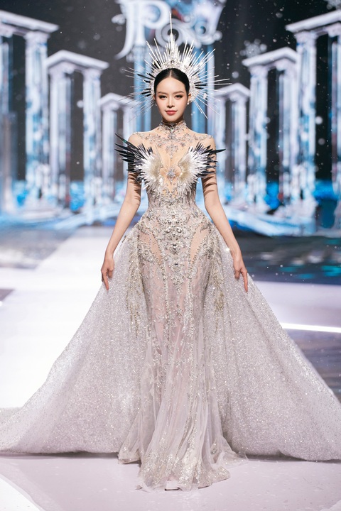 Hoa hậu Thanh Thủy, Lê Hoàng Phương, Quế Anh, Ý Nhi hội ngộ tại Vietnam Beauty Fashion Fest - Ảnh 24. Hoa hậu Thanh Thủy, Lê Hoàng Phương, Ý Nhi, Quế Anh hội ngộ tại Vietnam Beauty Fashion Fest - Ảnh 25.