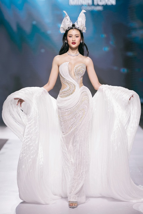 Hoa hậu Thanh Thủy, Lê Hoàng Phương, Quế Anh, Ý Nhi hội ngộ tại Vietnam Beauty Fashion Fest - Ảnh 8. Hoa hậu Thanh Thủy, Lê Hoàng Phương, Ý Nhi, Quế Anh hội ngộ tại Vietnam Beauty Fashion Fest - Ảnh 9.
