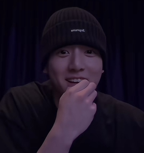 Hùng Huỳnh lại gây tranh cãi; JungKook BTS livestream sau thời gian nhập ngũ - Ảnh 4. Hùng Huỳnh lại gây tranh cãi; JungKook BTS livestream sau thời gian nhập ngũ - Ảnh 4.