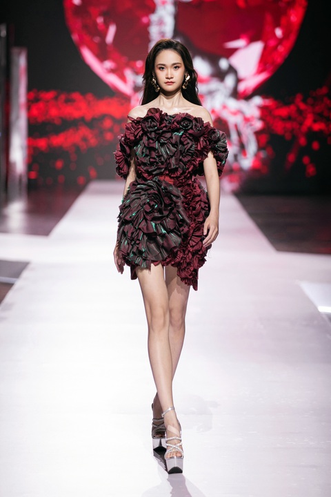 Hoa hậu Thanh Thủy, Lê Hoàng Phương, Quế Anh, Ý Nhi hội ngộ tại Vietnam Beauty Fashion Fest - Ảnh 5. Hoa hậu Thanh Thủy, Lê Hoàng Phương, Ý Nhi, Quế Anh hội ngộ tại Vietnam Beauty Fashion Fest - Ảnh 6.