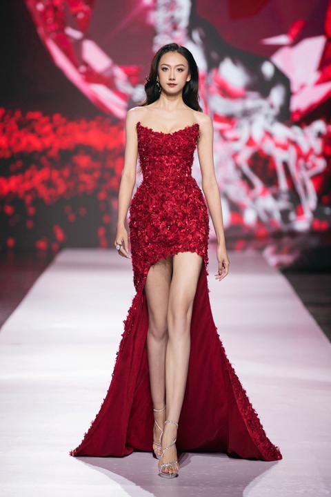 Hoa hậu Thanh Thủy, Lê Hoàng Phương, Quế Anh, Ý Nhi hội ngộ tại Vietnam Beauty Fashion Fest - Ảnh 6. Hoa hậu Thanh Thủy, Lê Hoàng Phương, Ý Nhi, Quế Anh hội ngộ tại Vietnam Beauty Fashion Fest - Ảnh 7.