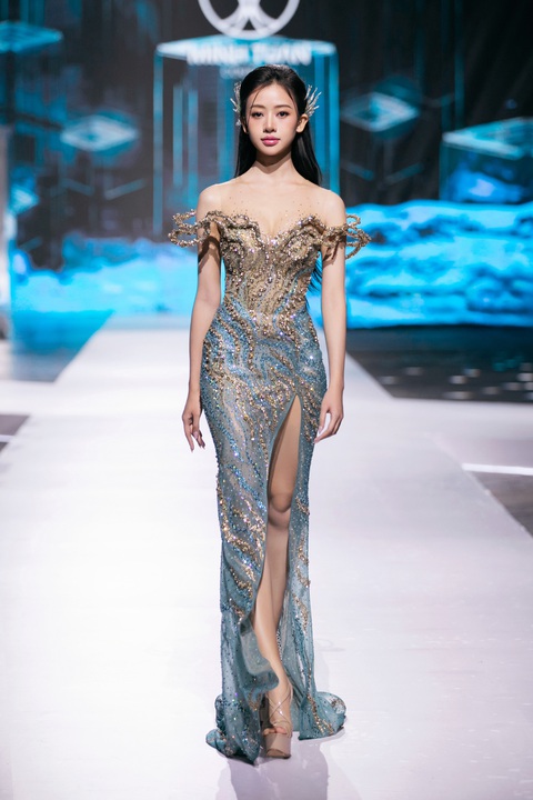 Hoa hậu Thanh Thủy, Lê Hoàng Phương, Quế Anh, Ý Nhi hội ngộ tại Vietnam Beauty Fashion Fest - Ảnh 12. Hoa hậu Thanh Thủy, Lê Hoàng Phương, Ý Nhi, Quế Anh hội ngộ tại Vietnam Beauty Fashion Fest - Ảnh 13.