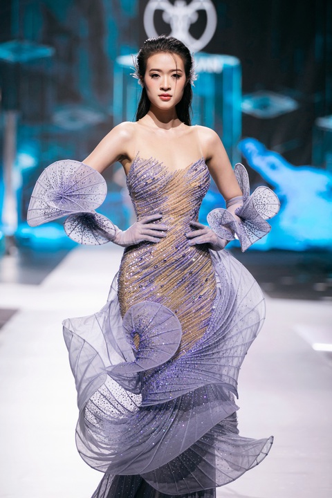 Hoa hậu Thanh Thủy, Lê Hoàng Phương, Quế Anh, Ý Nhi hội ngộ tại Vietnam Beauty Fashion Fest - Ảnh 11. Hoa hậu Thanh Thủy, Lê Hoàng Phương, Ý Nhi, Quế Anh hội ngộ tại Vietnam Beauty Fashion Fest - Ảnh 12.