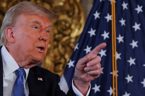 Ông Trump dọa áp thuế nếu EU không mua thêm dầu, khí đốt - Ảnh 1. Ông Trump dọa áp thuế nếu EU không mua thêm dầu, khí đốt - Ảnh 1.