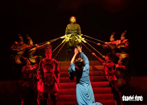 Dưới bóng giai nhân: Có con thuyền mang tên đàn bà trôi trên dòng sông nước mắt - Ảnh 7. Dưới bóng giai nhân: Có con thuyền mang tên đàn bà trôi trên dòng sông nước mắt - Ảnh 5.
