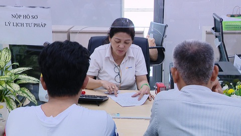 Bình Dương: tỉnh đầu tiên nộp hồ sơ dịch vụ công phi địa giới hành chính - Ảnh 6. Bình Dương: tỉnh đầu tiên nộp hồ sơ dịch vụ công phi địa giới hành chính - Ảnh 6.