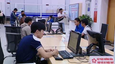 Bình Dương: tỉnh đầu tiên nộp hồ sơ dịch vụ công phi địa giới hành chính - Ảnh 3. Bình Dương: tỉnh đầu tiên nộp hồ sơ dịch vụ công phi địa giới hành chính - Ảnh 3.