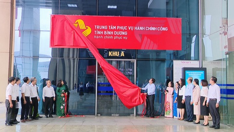 Bình Dương: tỉnh đầu tiên nộp hồ sơ dịch vụ công phi địa giới hành chính - Ảnh 1. Bình Dương là địa phương đầu tiên nộp hồ sơ dịch vụ công phi địa giới hành chính - Ảnh 1.