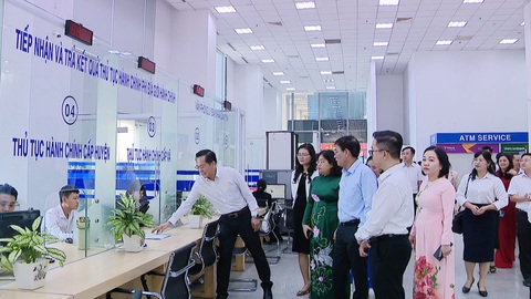 Bình Dương: tỉnh đầu tiên nộp hồ sơ dịch vụ công phi địa giới hành chính - Ảnh 2. Bình Dương: tỉnh đầu tiên nộp hồ sơ dịch vụ công phi địa giới hành chính - Ảnh 2.