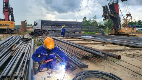 Giá đất chưa thông, đường 3.500 tỉ ở Quảng Ngãi chưa thể tăng tốc - Ảnh 2.