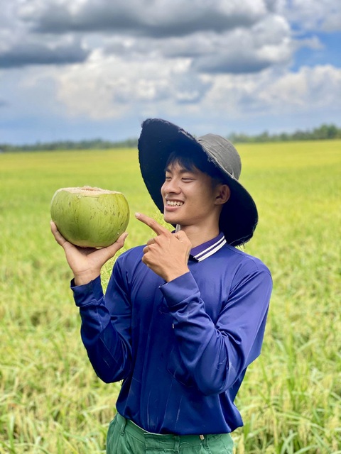 Chàng trai chăn vịt Lê Tuấn Khang thành hiện tượng mạng: Kiếm bộn tiền sau 3 năm bền bỉ đăng video - Ảnh 1.