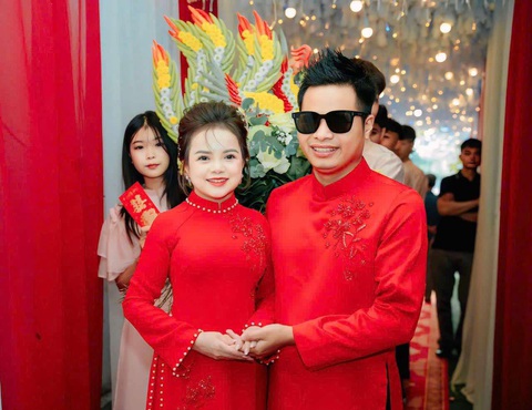 Cô gái tí hon dũng cảm bước đến hôn nhân với chàng trai kém 14 tuổi - Ảnh 2. Cô gái tí hon dũng cảm bước đến hôn nhân với chàng trai kém 14 tuổi - Ảnh 2.