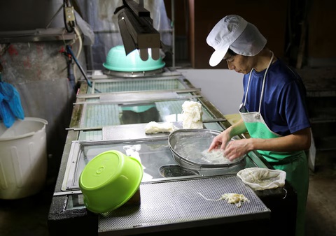 Thiếu lao động, hàng loạt công ty ở Nhật Bản bị phá sản - Ảnh 1.