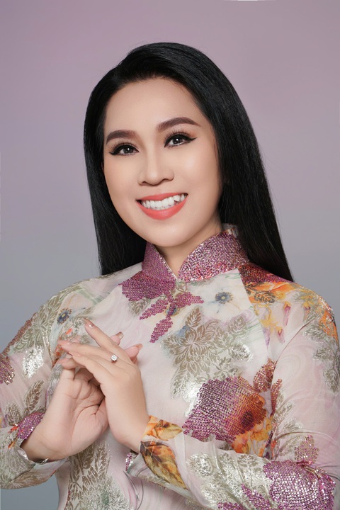 Hồng Phượng, Kim Thoa, Tiểu Linh Vũ hát tưởng nhớ nghệ sĩ Vũ Linh - Ảnh 2. Hồng Phượng, Kim Thoa, Tiểu Linh Vũ hát tưởng nhớ nghệ sĩ Vũ Linh - Ảnh 2.