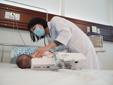 Ca mắc sởi ở Hà Nội tăng, nhiều trẻ phải thở oxy - Ảnh 2. Ca mắc sởi ở Hà Nội tăng, nhiều trẻ phải thở oxy - Ảnh 2.