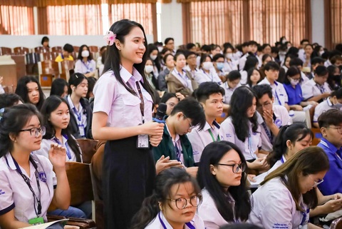 Trường đại học 'đua' đạt chuẩn tiến sĩ - Ảnh 1. Trường đại học 'đua' đạt chuẩn tiến sĩ - Ảnh 1.