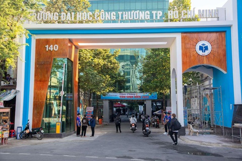 Trường đại học 'đua' đạt chuẩn tiến sĩ - Ảnh 2. Trường đại học 'đua' đạt chuẩn tiến sĩ - Ảnh 2.