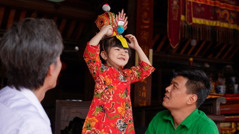 Cùng cha con Trung Ruồi về làng Thổ Hà học tuồng cổ - Ảnh 3. Cùng cha con Trung Ruồi về làng Thổ Hà học tuồng cổ - Ảnh 3.