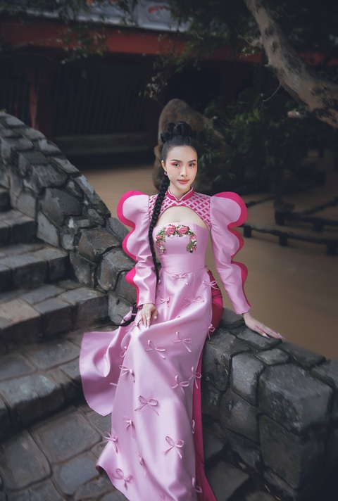Á hậu Hạnh Nguyên e ấp trong bộ sưu tập áo dài mới của NTK Minh Châu - Ảnh 2. Á hậu Hạnh Nguyên e ấp trong bộ sưu tập áo dài mới của NTK Minh Châu - Ảnh 2.