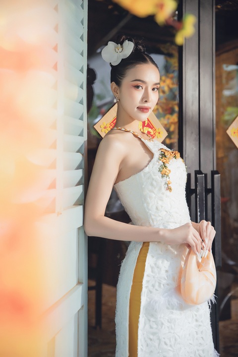 Á hậu Hạnh Nguyên e ấp trong bộ sưu tập áo dài mới của NTK Minh Châu - Ảnh 8. Á hậu Hạnh Nguyên gợi ý áo dài xuân phá cách - Ảnh 8.