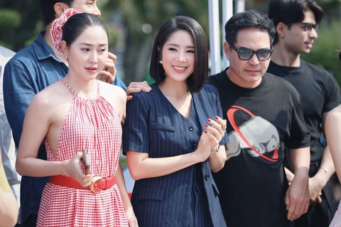 Lê Phương cắt phăng mái tóc dài, 'thoát xác' gái quê - Ảnh 4. Lê Phương cắt phăng mái tóc dài, 'thoát mác' gái quê - Ảnh 4.