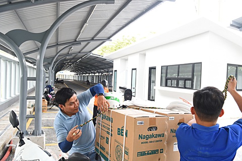 Metro định tuyến lại đường đi học, đi làm - Ảnh 2. Metro định tuyến lại đường đi học, đi làm - Ảnh 2.