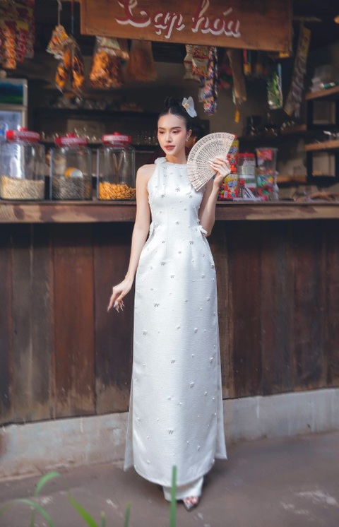Á hậu Hạnh Nguyên e ấp trong bộ sưu tập áo dài mới của NTK Minh Châu - Ảnh 7. Á hậu Hạnh Nguyên gợi ý áo dài xuân phá cách - Ảnh 7.