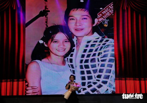 Nghệ sĩ Vũ Linh và con gái ‘xuất hiện’ trong live show Ngân Tuấn - Ảnh 1. Nghệ sĩ Vũ Linh và con gái ‘xuất hiện’ trong live show Ngân Tuấn - Ảnh 1.