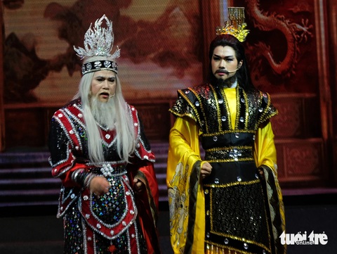 Nghệ sĩ Vũ Linh và con gái ‘xuất hiện’ trong live show Ngân Tuấn - Ảnh 4. Nghệ sĩ Vũ Linh và con gái ‘xuất hiện’ trong live show Ngân Tuấn - Ảnh 3.