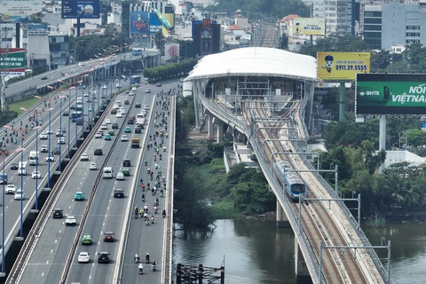 Mỗi ngày metro số 1 chạy đến 200 chuyến, bà con nên thong thả trải nghiệm - Ảnh 3. Mỗi ngày metro số 1 chạy đến 200 chuyến, bà con nên thong thả trải nghiệm - Ảnh 3.
