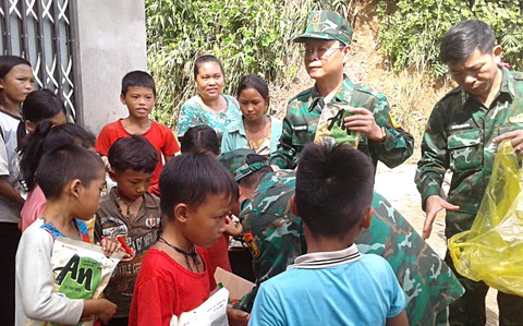 Lính thời bình - những cống hiến thầm lặng: Chén cơm sẻ chia và ngôi nhà bộ đội - Ảnh 2. Lính thời bình - những cống hiến thầm lặng: Chén cơm sẻ chia và ngôi nhà bộ đội - Ảnh 2.