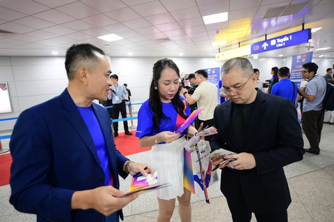 Mỗi ngày metro số 1 chạy đến 200 chuyến, bà con nên thong thả trải nghiệm - Ảnh 8. Mỗi ngày metro số 1 chạy đến 200 chuyến, bà con nên thong thả trải nghiệm - Ảnh 7.