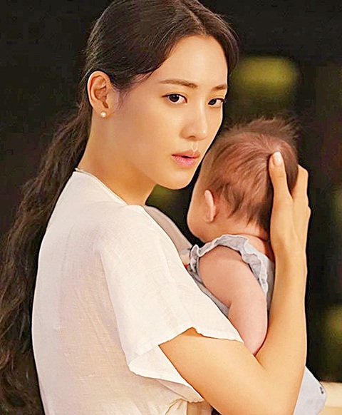 Cha mẹ nào cũng phải yếu lòng trước con cái - Ảnh 2. Cha mẹ nào cũng phải yếu lòng trước con cái - Ảnh 2.