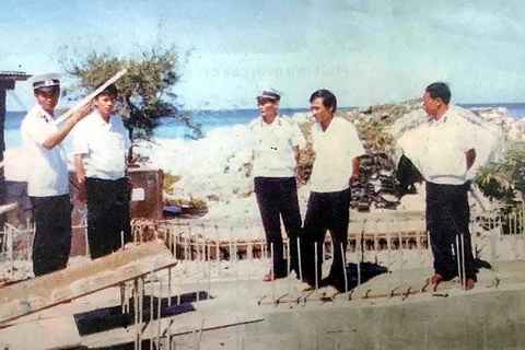 Công binh hải quân - những người tôn nền Tổ quốc thêm ca: Kỳ vĩ những cuộc mở luồng ở Trường Sa - Ảnh 1. Công binh hải quân - những người tôn nền Tổ quốc thêm cao: Kỳ vĩ những cuộc mở luồng ở Trường Sa - Ảnh 1.