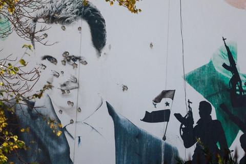 Tiết lộ về những ngày cuối rối ren bị lừa dối và phản bội của chính quyền Assad ở Syria - Ảnh 1. Cấp dưới phẫn nộ bị ông Assad đánh lừa bỏ chạy sang Nga - Ảnh 1.