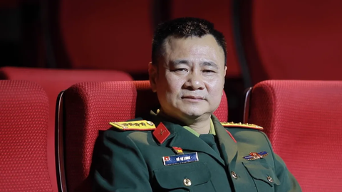 Sao Hollywood sắm sửa đón Giáng sinh; Hoài Linh khóc khi hát cùng mẹ - Ảnh 6. Sao Hollywood sắm sửa đón Giáng sinh; Hoài Linh khóc khi hát cùng mẹ - Ảnh 6.