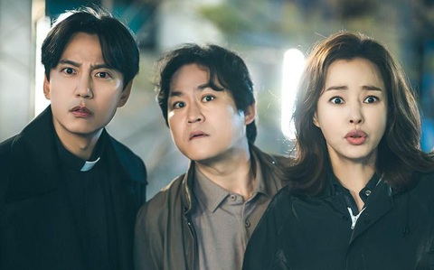 Sao Hollywood sắm sửa đón Giáng sinh; Hoài Linh khóc khi hát cùng mẹ - Ảnh 7. Sao Hollywood sắm sửa đón Giáng sinh; Hoài Linh khóc khi hát cùng mẹ - Ảnh 7.