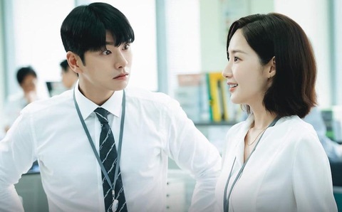 10 bộ phim Hàn Quốc hay nhất năm 2024, Lovely runner dẫn đầu, bất ngờ khi Queen of tears vắng mặt - Ảnh 8. 10 bộ phim Hàn Quốc hay nhất năm 2024, bất ngờ khi Queen of tears vắng mặt - Ảnh 8.
