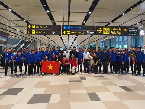 Đội tuyển Việt Nam đã tới Singapore - Ảnh 1. Đội tuyển Việt Nam đã tới Singapore - Ảnh 1.