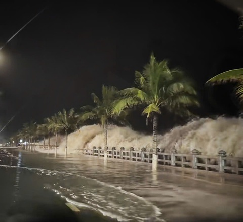 Chết đuối do chụp ảnh dưới biển Nha Trang, cảnh báo du khách tuyệt đối không xuống biển - Ảnh 2. Chết đuối do chụp ảnh dưới biển Nha Trang, cảnh báo du khách tuyệt đối không xuống biển - Ảnh 2.