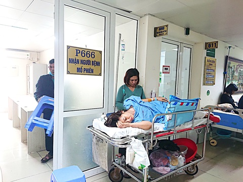 Vẫn khổ sở vì thiếu thuốc, vật tư y tế - Ảnh 3. Vẫn khổ sở vì thiếu thuốc, vật tư y tế - Ảnh 2.