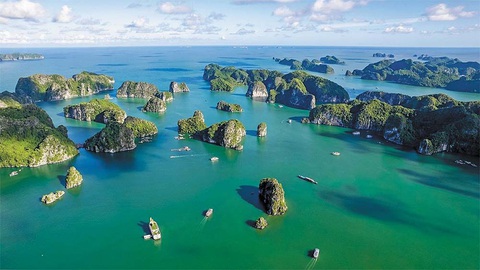 Không có chuyện UNESCO xem xét loại Vịnh Hạ Long ra khỏi danh sách Di sản Thiên nhiên thế giới - Ảnh 1. Không có chuyện UNESCO xem xét loại vịnh Hạ Long khỏi danh sách Di sản thiên nhiên thế giới - Ảnh 1.